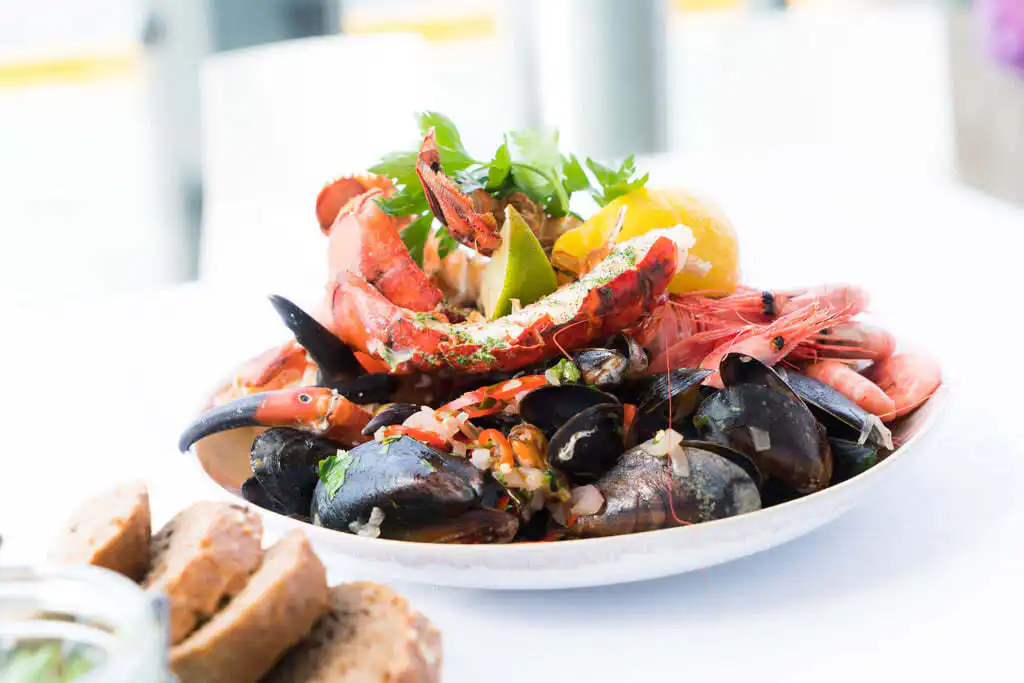 Come abbinare i vini spumanti italiani alla dieta estiva